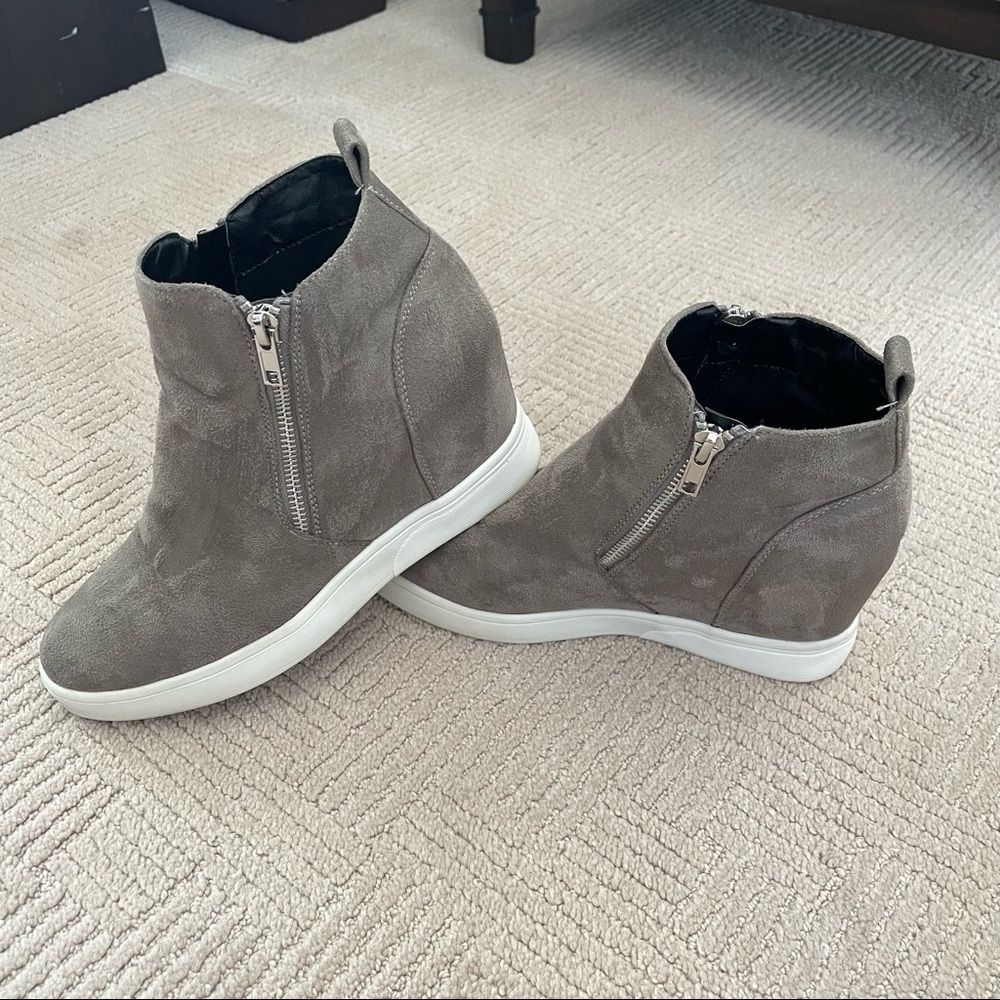 Womens Hidden Wedge Fashion Sneakers | Gray | Size: 39 (8-US)